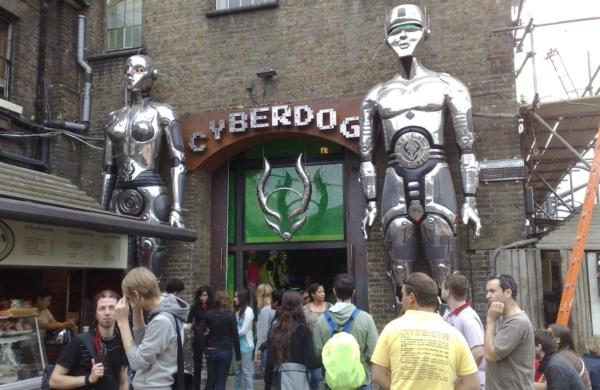 Cyberdog, magasin futuriste dans Camden market Londres