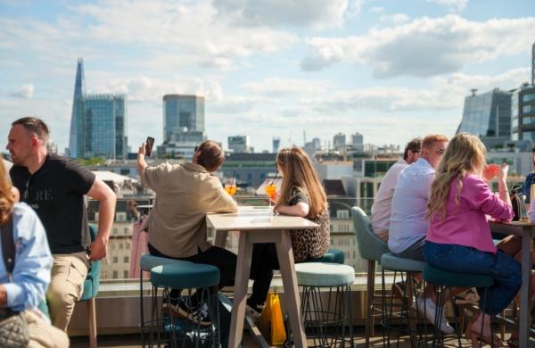 verre en terrasse à aviary