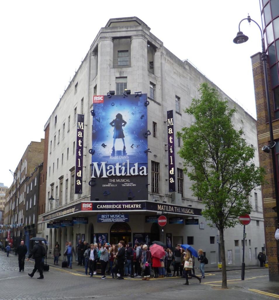 Cambridge Theatre à Londres où est jouée la comédie Matilda