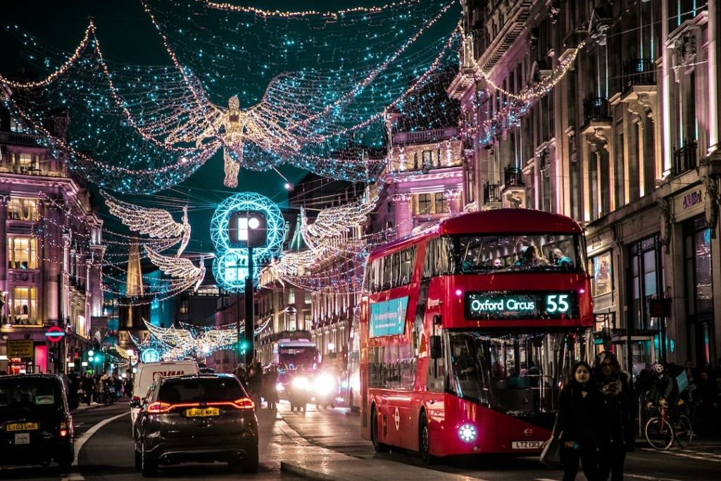 Rue décorée pour Noël à Londres