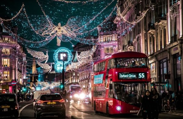 Rue décorée pour Noël à Londres