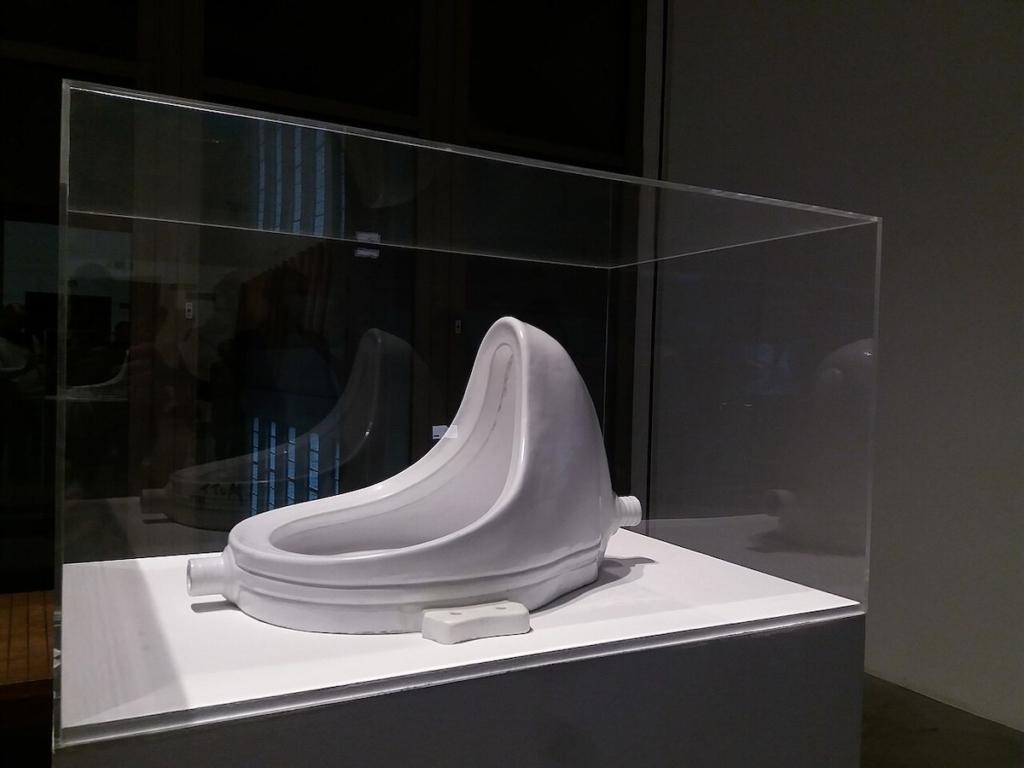 Oeuvre "Fontaine" de Duchamp au Tate Modern à Londres