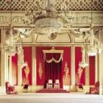 Salle du trone visible lors d'une visite des states rooms dans le palais de Buckingham Palace à Londres