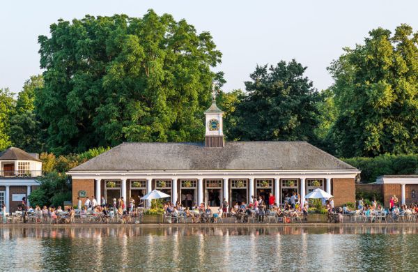 Serpentine Lido Cafe au bord du lac de Hyde Park à Londres