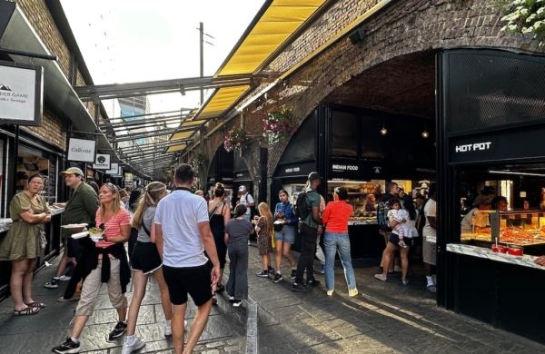 Stables Market sont des anciennes étables transformées en marché à Camden Market, Londres