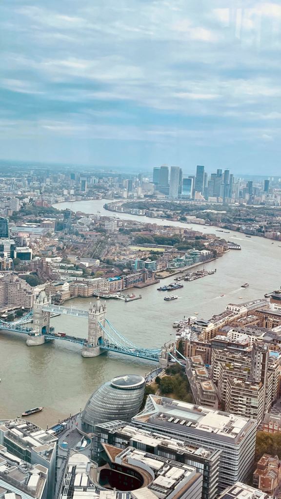 Vue sur la Tamise depuis The Shard à Londres