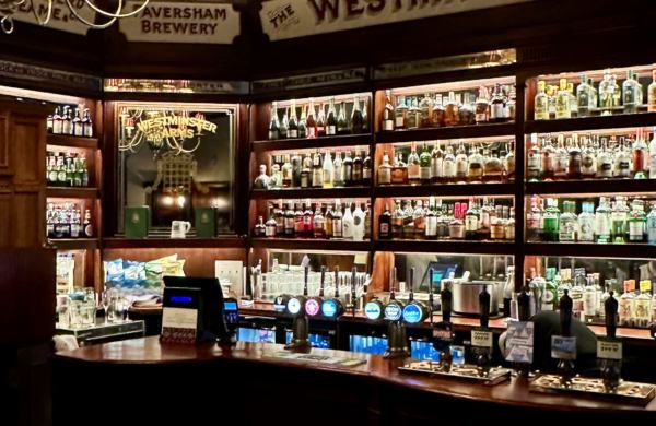 Intérieur du pub The Westminster Arms à londres