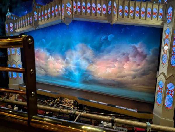 Vue depuis l'avant de la zone Circle au Prince of Wales Theatre à Londres