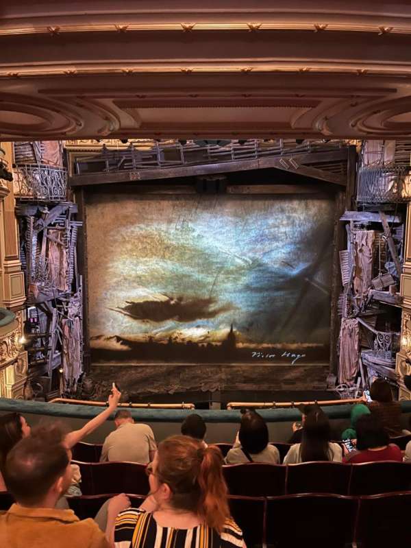 Vue depuis le Dress Circle au Sondheim Theatre à Londres