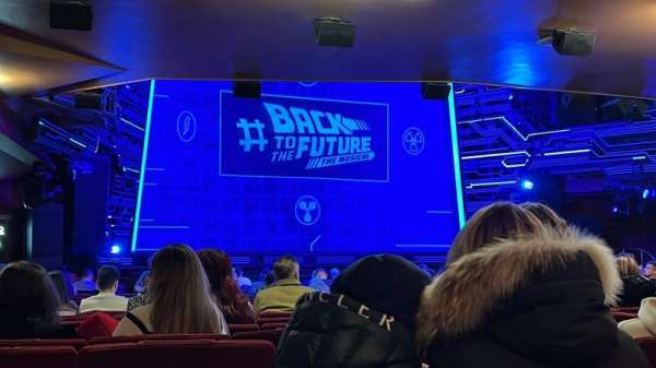 Vue depuis le fond des Stalls au Adelphi Theatre à Londres