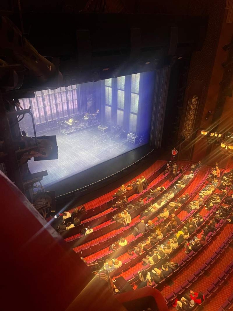 Vue depuis les boxes sur le côté au Prince Edward Theatre à Londres